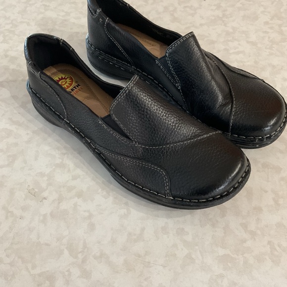 Earth Spirt women’s Black Leather Slip-On Shoes size 7.5 - Picture 1 of 4